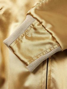 แจ็คเก็ตบอมเบอร์ผู้ชาย ดีไซน์ใหม่ ผ้าไหมซาติน ปักโลโก้ตามสั่ง กันลม ปักลายแบบแพทช์เวิร์ค ผ้าไนลอน - Product Image 4