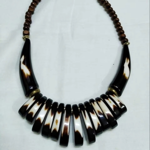 Collier en résine coloré fait à la main de vente chaude pour les femmes et les filles bijoux de mode classiques avec des chaînes de perles directement de l'Inde - Product Image 1