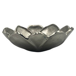 2025 Eco-Friendly Silver Metal <b>Bowl</b> Elegant Flower Design Petal Edges for Kitchenware Events Serving Fruit <b>Snacks</b> <b>Bowls</b> Parties - Product Image 1