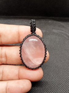 Colgante de Piedra Preciosa de Cuarzo Rosa Natural Pulido a Mano, Colgante de Hilo de Macramé con Cabujones de Joyería de Moda - Product Image 4