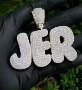 Colgante de moissanita real de corte redondo de 2,50 quilates chapado en oro blanco de 14 quilates con letra personalizada para fiestas - Product Image 3