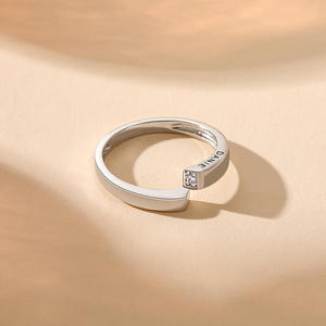 Bague de mariage personnalisée Jeulia en platine pour homme, style marquise avec design à contour latéral - Product Image 5