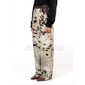 Pantalones de cuero con pelo para hombre a la moda con detalles de bordes crudos Pantalones de piel con pelo teñido personalizado - Product Image 4