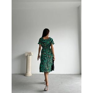 Robe longue Topshow à imprimé léopard émeraude pour femmes, élégante robe maxi en satin polyester, vêtements de mode en gros. - Product Image 5