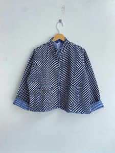 Veste réversible en coton indien fait à la main pour femmes manteau matelassé vintage avec passepoil à rayures veste Kantha indigo de style rétro - Product Image 3