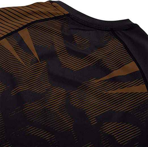 Vente en gros et fabricant Vêtements d'extérieur Rash Guard T-shirts Manches longues Ras du cou Rash Guard pour hommes personnalisé OEM - Product Image 4
