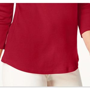 Top Casual da Donna Charter Club con Scollo a Barca e Bottoni sulle Spalle in Raso Lavorato a Maglia di Cotone Pima con Logo Ricamato Rosso Taglie S e XL - Product Image 3