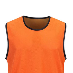 Chaleco de entrenamiento de fútbol personalizado equipo de entrenamiento de fútbol Baberos reversibles para venta en línea con su propio logotipo - Product Image 5