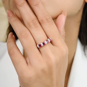 Producto más vendido de anillo de compromiso de media eternidad de rubí y diamante de corte ovalado natural 100% en oro amarillo sólido de 18K - Product Image 2