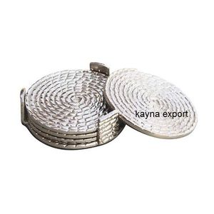 2025 recién llegado Juego de 4 posavasos de metal con acabado de latón redondo para uso en Oficina Juego de posavasos de metal elegante para café y té - Product Image 4