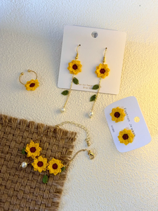 Exquisitos Pendientes de Girasol de Ganchillo, Collar Miniatura Hecho a Mano, Pendientes de Ganchillo, Colgante de Ganchillo para la Oreja, Regalo de Girasol - Product Image 4