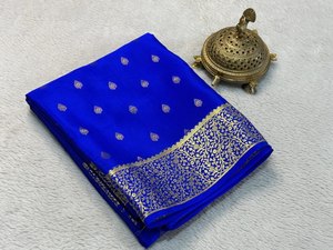 Saris en soie de Mysore pure brodée pour femmes, conçus par des designers, pour les occasions de fête et de mariage - Product Image 2