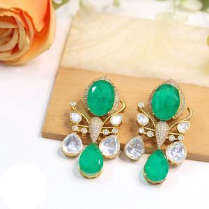 Pendientes Elegantes de Alta Calidad con Acabado Dorado y Piedras de Aspecto Tradicional para Mujer, Colección para Bodas - Product Image 1