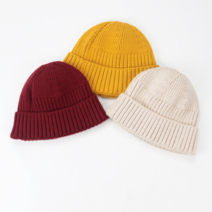 Bonnet court tricoté en acrylique 100% personnalisé pour hommes Bonnet d'hiver en coton avec broderie 3D OEM et options d'impression de logo - Product Image 2