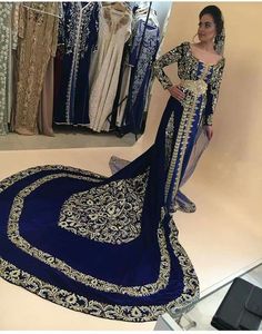 Broderie tendance sur CAFTAN de mariage avec robe de TRAIL avec embellissement de belles perles de cristal, pierre de verre & DABKA WORK @ 2022 - Product Image 1