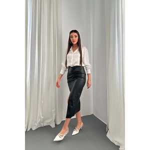 Jupe en cuir satiné noir avec détail plissé brillant – Vente en gros - Product Image 4