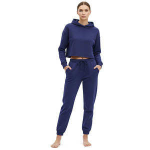 Ensemble de survêtement pour femme en coton 100% avec logo personnalisé, impression numérique, motif uni, haut court à capuche et pantalon d'hiver à manches longues - Product Image 5