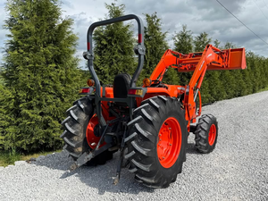 รถแทรกเตอร์คูโบต้า MX5200 พร้อมอุปกรณ์ตักดินด้านหน้ารุ่น 2150B - Product Image 2