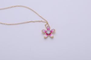 Collier pendentif fleur en or 18 carats multicolore Avina Jewels, émail rose, centre diamant, finition rhodiée |   Bijoux pour enfants | - Product Image 6
