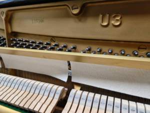 Piano Vertical Yamaha YU3 de 88 Teclas, Calidad Japonesa, Rendimiento Profesional, Listo para el Escenario, Sonido Claro y Potente, Estilo Clásico U1 U2 U3 - Product Image 3