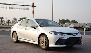 MODELO PERFECTO A ya o t a C a m r y GLE Hybrid 2.4L V4 2024 Modelo Año Color Blanco - Product Image 2