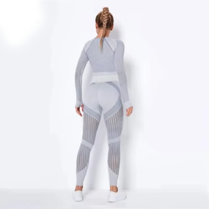 Vêtements de sport pour la salle de sport Vêtements d'entraînement pour le yoga Vêtements de fitness confortables Ensembles de yoga pour femmes Ensemble de gym personnalisé sans couture Fitness pour femmes - Product Image 3