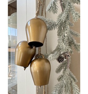 Juego de Campanas de Latón Vintage con Cuerda de Yute para Decoración Rústica del Hogar y un Toque Decorativo Atemporal - Product Image 2