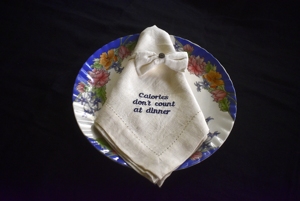 Serviettes en tissu de lin 100% avec monogramme brodé à la main Style moderne pour la maison ou l'avion pour les restaurants - Product Image 2