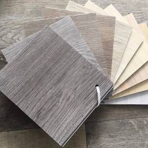 Tablón de vinilo SPC de PVC respetuoso con el medio ambiente personalizado, absorbente de sonido, impermeable, ignífugo, suelo de núcleo rígido, cubierta de uso interior de grano de madera - Product Image 2