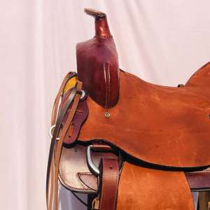 Ensemble de selle western en cuir avec décorations d'art sur bois de qualité supérieure, thème course de barils |   Équipement d'équitation en acier inoxydable façonné à la main - Product Image 4