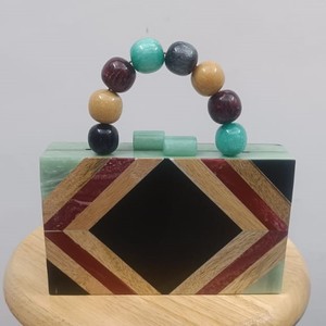 กระเป๋าคลัทช์ทำจากเรซินอินเดียลายมงกุฎฟู้ดส์มีช่องปิดด้วยแม่เหล็กทำโลโก้และสีตามสั่งสำหรับงานแต่งงานอินเดีย - Product Image 6