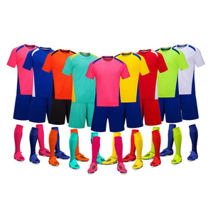 Conjunto de Uniforme de Fútbol Personalizado 100% Poliéster Unisex, Uniforme de Fútbol de Fábrica, Impresión Digital, Ropa de Verano, Cuello en V, Manga Corta, Secado Rápido - Product Image 1
