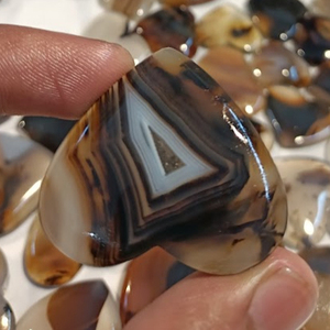 Pierre précieuse en forme de cœur en agate naturelle de qualité supérieure multicolore faite à la main pour l'artisanat et la fabrication de bijoux - Product Image 4