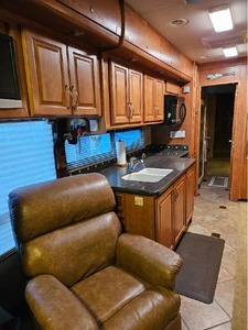 Autocaravana Gulf Stream Tour Master Clase A de 40 pies, año 2008, modelo T 40 - Product Image 4