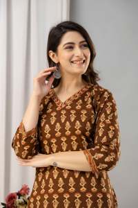 Conjunto de Kurta Estampada de Algodón Puro Marrón para Mujer con Pantalones, Estampado a Mano, Pantalón de Algodón Elegante con Traje de Algodón Puro - Product Image 5