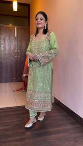 Ropa islámica inspirada en Dubái para mujeres modernas Diseño de ropa bordado de Bollywood elegante y elegante - Product Image 2