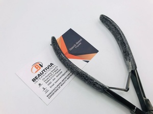 คีมหนีบผมสแตนเลสสตีลแบบกดอุปกรณ์ต่อผมสีดำอุปกรณ์ต่อผมแบบยั่งยืนโลโก้อย่างยั่งยืนแบบพรีเมียม - Product Image 4