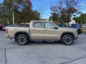 2024 Frontier PRO 4X Crew Cab 4x4 Boîte Automatique Titre Propre Sans Accident Faible Kilométrage - Product Image 5