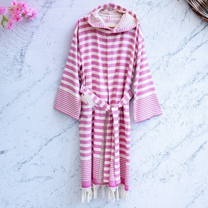 Peignoir turc Andalusia en tissu éponge, rayures roses, à capuche, 100% coton - Product Image 6