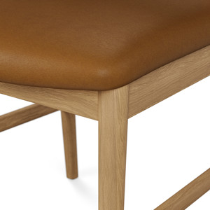 เก้าอี้รับประทานอาหารไม้เนื้อแข็งที่เรียบง่ายพร้อมพนักพิงที่ออกแบบตามหลักสรีรศาสตร์และพื้นผิวเรียบเหมาะสำหรับห้องครัวสำนักงานหรือร้านอาหาร - Product Image 5