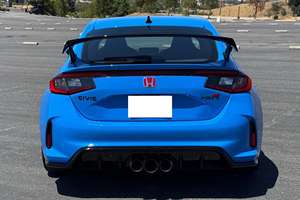 Civic Type R AWD 2024, Bajo Kilometraje, Caja de Cambios Automática, Volante a la Izquierda, Gasolina, Cuero Oscuro, R18 - Product Image 3