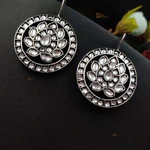Pendientes de tuerca con diseño de loto redondo oxidado con perla para ropa de fiesta informal, joyería de piedras preciosas para mujer para regalos - Product Image 2