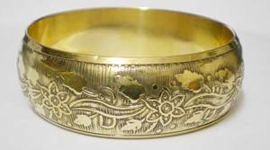 Bracelet manchette en cuivre plaqué argent de luxe pour femmes, motif floral tribal vintage en relief, fait main, réglable, ouvert - Product Image 6