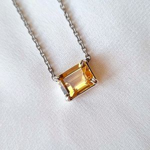Collar con colgante de citrino dorado con corte esmeralda, gema amarilla minimalista para mujer, plata de ley 925, Iluminación de Noviembre - Product Image 3