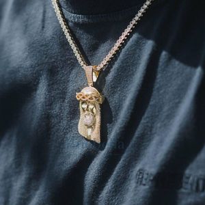 Venta de colgante de pieza pequeña de Jesús, joyería fina personalizada de moda en moissanita, colgante de plata 925 chapado en oro de 18K, precio asequible - Product Image 3