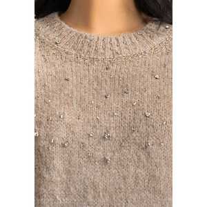 เสื้อคาร์ดิแกนสไตล์เกาหลีสำหรับผู้หญิง ทรงปกติ ชุดเสื้อกันหนาวพร้อมโลโก้ด้านหน้า รุ่น WM-SWT-WS24-133 - Product Image 4