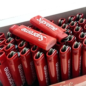 ไฟแช็กคริกเก็ตแบบใช้แล้วทิ้ง Supreme Red  ไฟแช็กพลาสติกสำหรับแจก  ดีไซน์ทันสมัย - Product Image 1