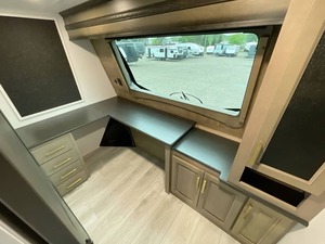 Nueva Caravana Keystone M-o-n-t-a-n-a 3941FO 2025 en Venta para Acampar y Viajar - Product Image 3