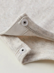 Conjunto cómodo de pantalones cortos de manga corta para niños y niñas de algodón de manga corta de color liso - Product Image 2