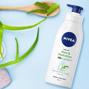 Loción Corporal Humectante 48H, Fórmula Ligera, Loción Corporal Hidratante Nivea Aloe con Aloe Vera Natural para una Piel Suave - Product Image 4
